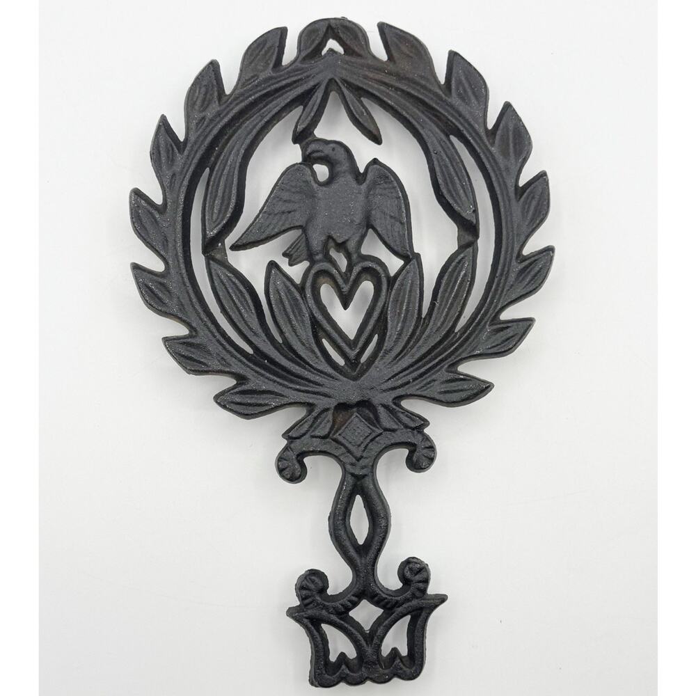 Vintage Griswold Cast Iron Trivet #1730 American Eagle Heart Wreath Black 8.5"